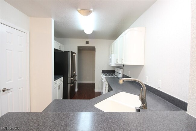Building Photo - 7948 W Nevso Dr