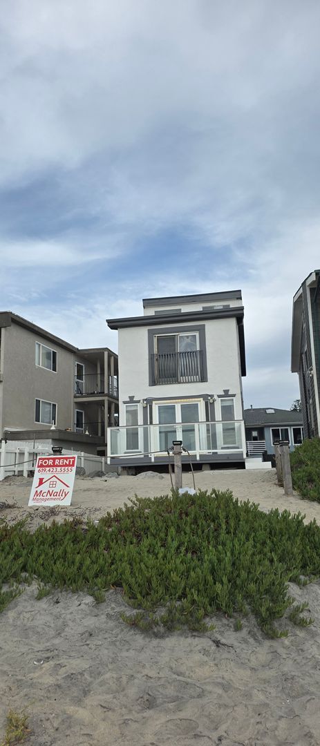 Building Photo - 650 Ocean Ln