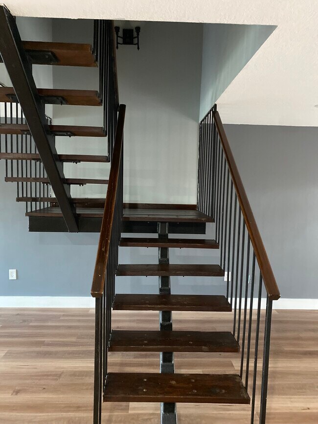 Stairs - 6526 Kendale Lakes Dr