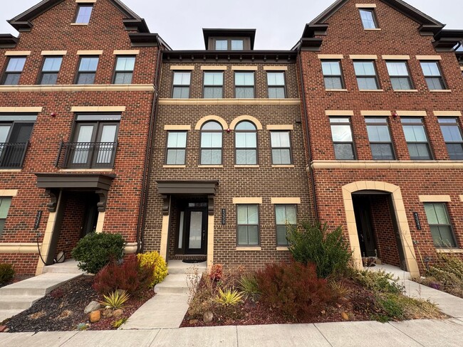 Stunning 4 Level 4 Bed 3/2 Bath Home With Balcony And Deck In Westmoore At Moorefield - Stunning 4 Level 4 Bed 3/2 Bath Home With Balcony And Deck In Westmoore At Moorefield