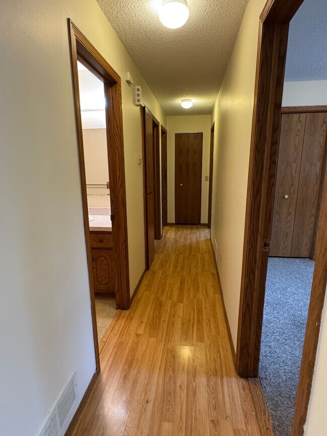 Foto del edificio - Peace, quiet, and a quick walk to campus