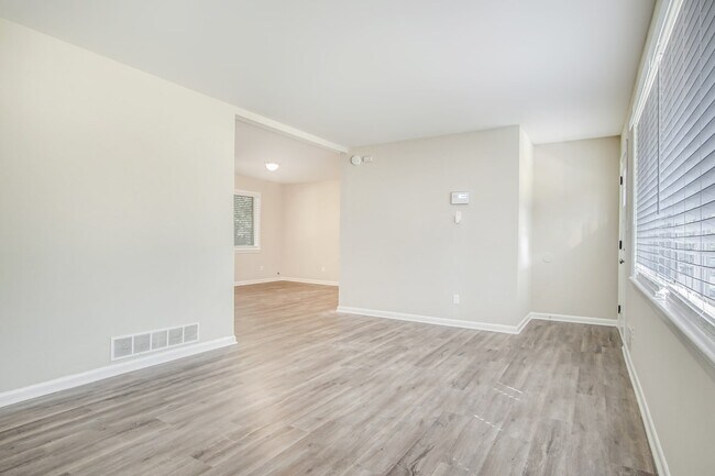 Building Photo - 2648 Cavalier Dr
