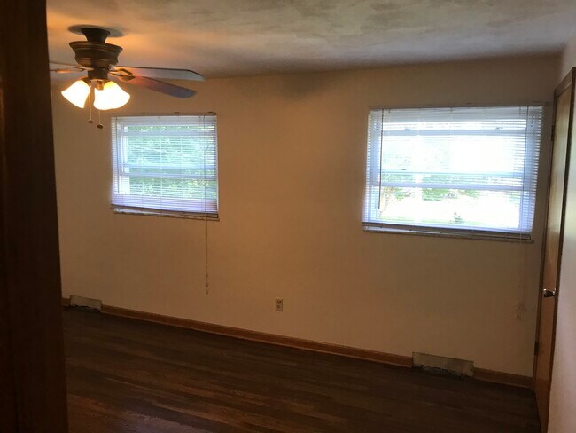 Master bedroom - 1056 Munroe Falls Kent Rd