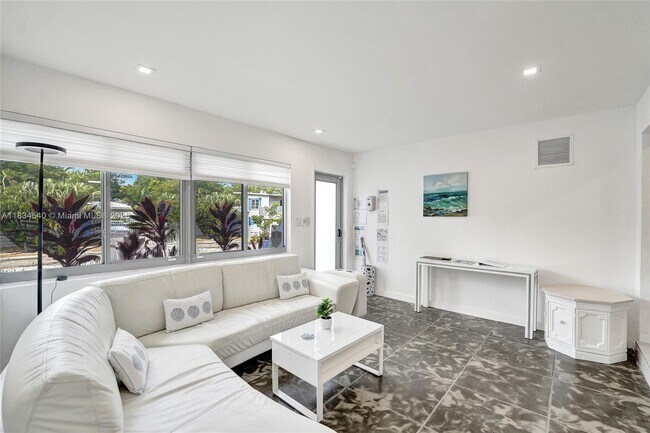 Foto del edificio - 3305 NE 16th Ct