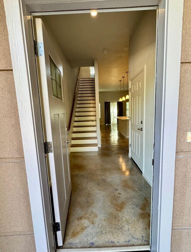 Foto del edificio - Beautiful NEW Condo/Home 3 Bedrooms/2.5 Ba...
