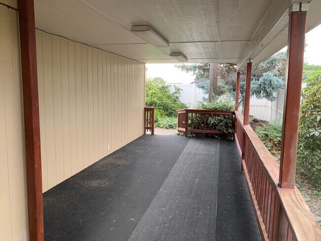 Foto del edificio - Spacious 3-Bed, 2-Bath Manufactured Home with Garage – Move-In Ready