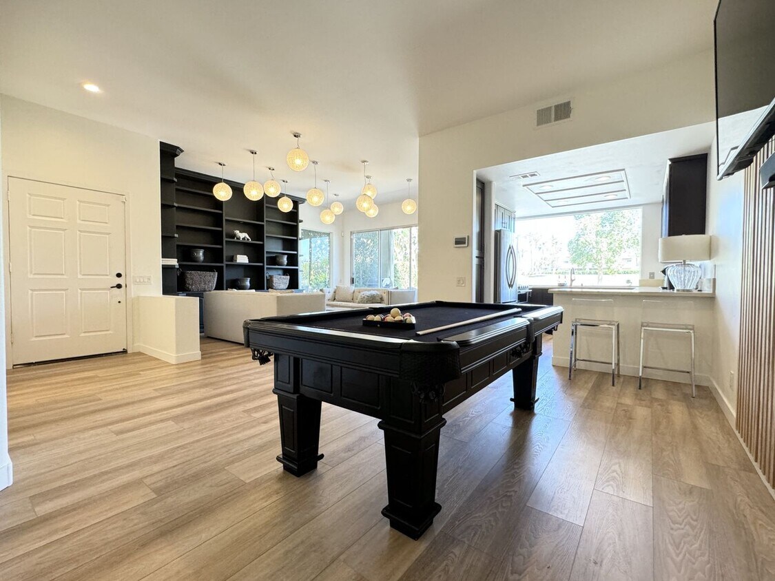 Primary Photo - AVAILABLE NOW! Charming Modern *FURNISHED*...