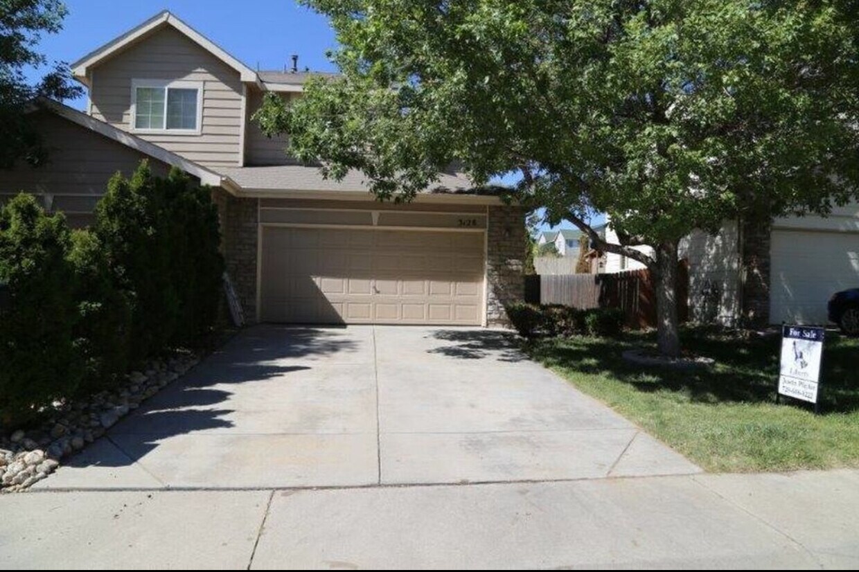 3128 E 106th Ave, Northglenn, CO 80233 Townhome Rentals in Northglenn