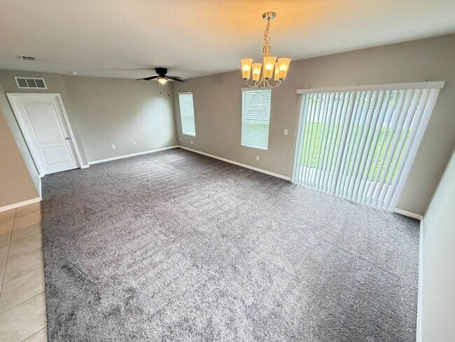 Foto del edificio - Fantastic 4 Bedroom, 2 Bathroom Home in New Smyrna Beach!!