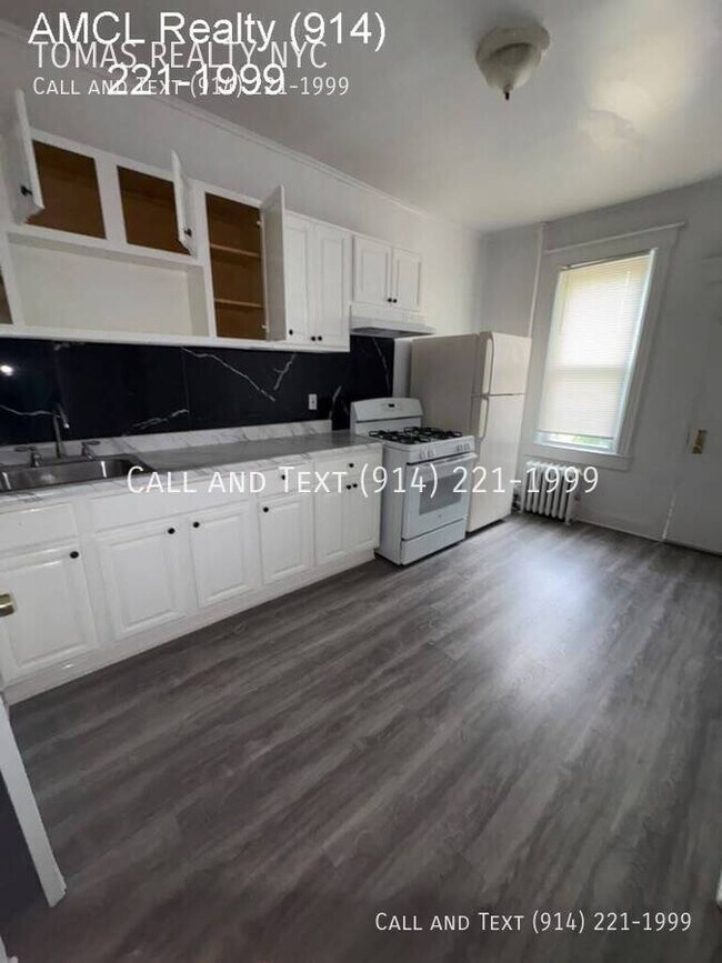 Foto del edificio - 127 Stanley Ave