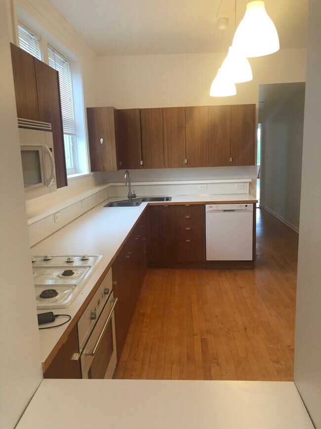 Foto del edificio - 2614 N Kedzie Ave