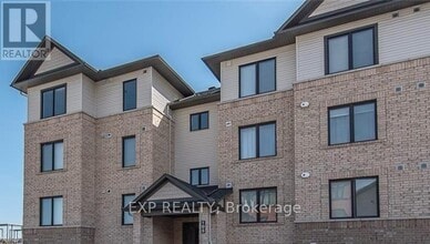 Building Photo - 105-105 Bluestone Private