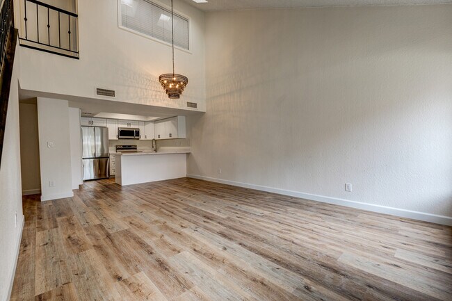 Building Photo - College Ave Condo