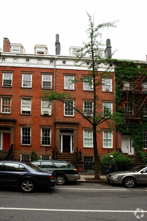Building Photo - 416 W 20th St