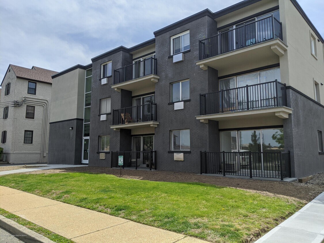 21 Leroy Pl Unit 3F, Red Bank, NJ 07701 Condo for Rent in Red Bank