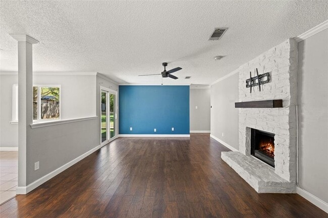 Building Photo - 2808 Firecrest Dr