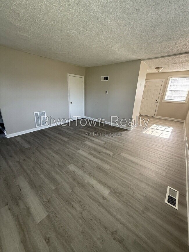 Foto del edificio - 1766 Brown Ave