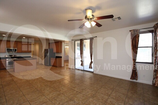 Building Photo - 1121 E Wimpole Ave