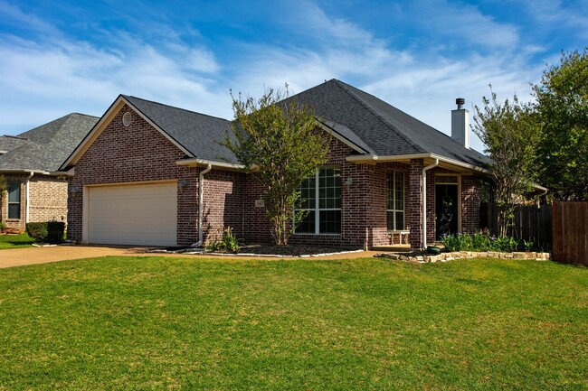 Foto del edificio - 3 Bedrom 2 bath with a 2 car garage