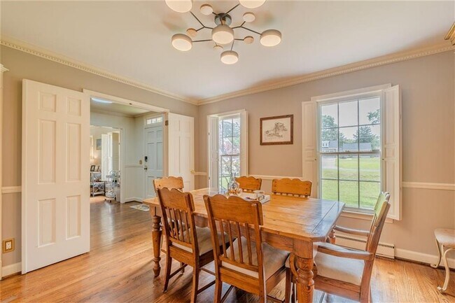 Foto del edificio - 227 W Lakeshore Dr