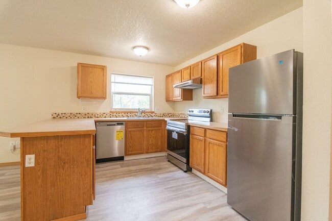 Building Photo - 508 NE Graham St