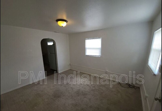 Foto del edificio - 1311 E 11th St