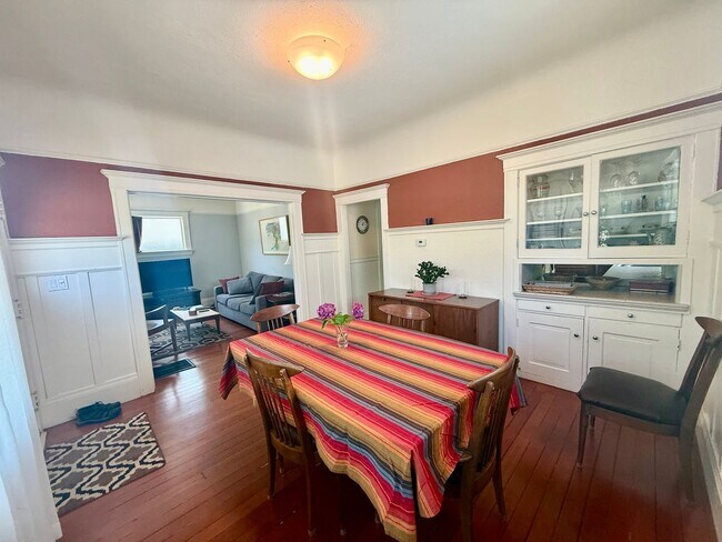Foto del edificio - Spacious 2 Bedroom/2 Bath Fully Furnished ...