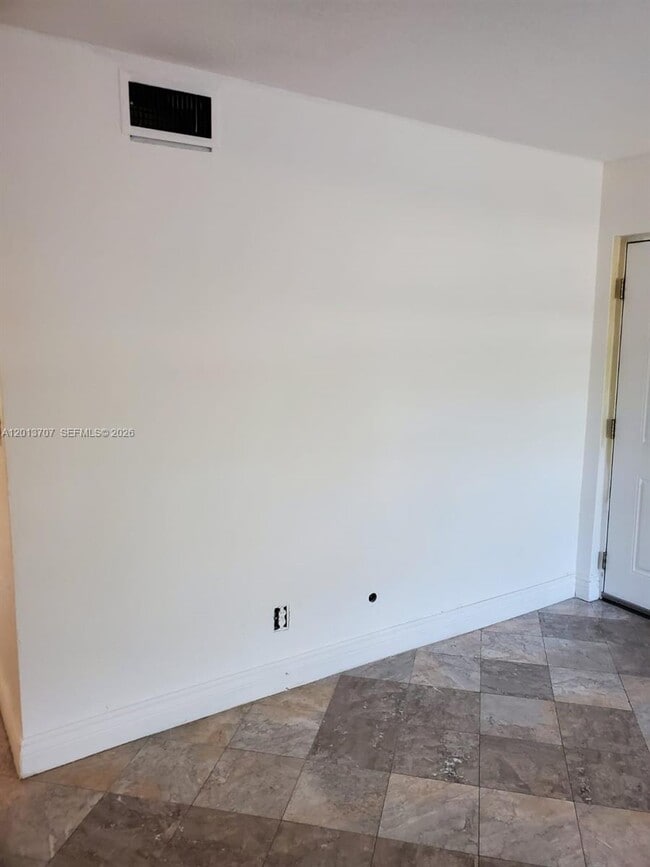 Building Photo - 3015 NW 118th Dr