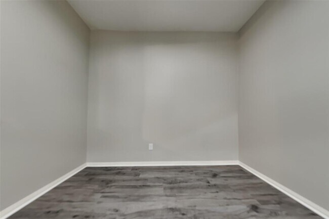 Building Photo - 1726 Stonehaven Village Cir