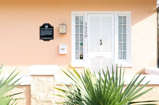 Foto del edificio - DOWNTOWN WILMINGTON! Available now ~ Close...