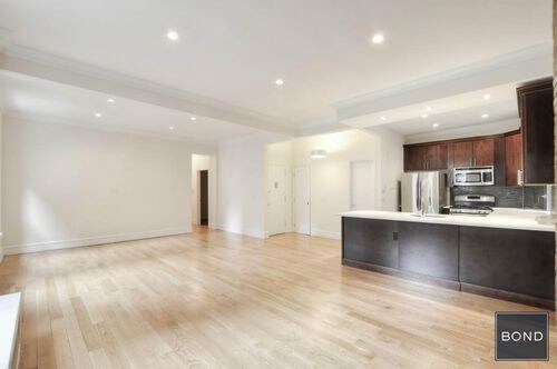 Building Photo - 53 E 77th St