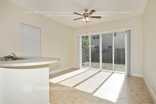 Foto del edificio - 859 SW 155th Ct