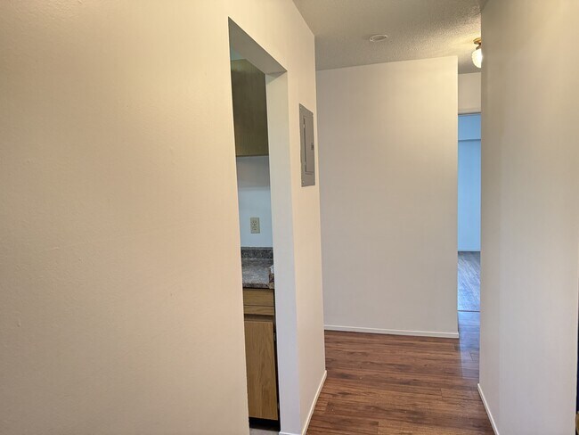 Photo du bâtiment - 1480-1480 Boundary Crescent