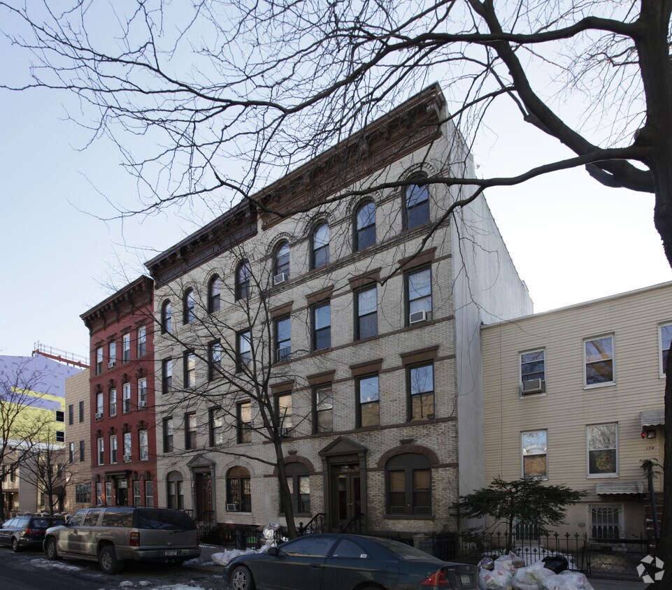 Primary Photo - 176 India St
