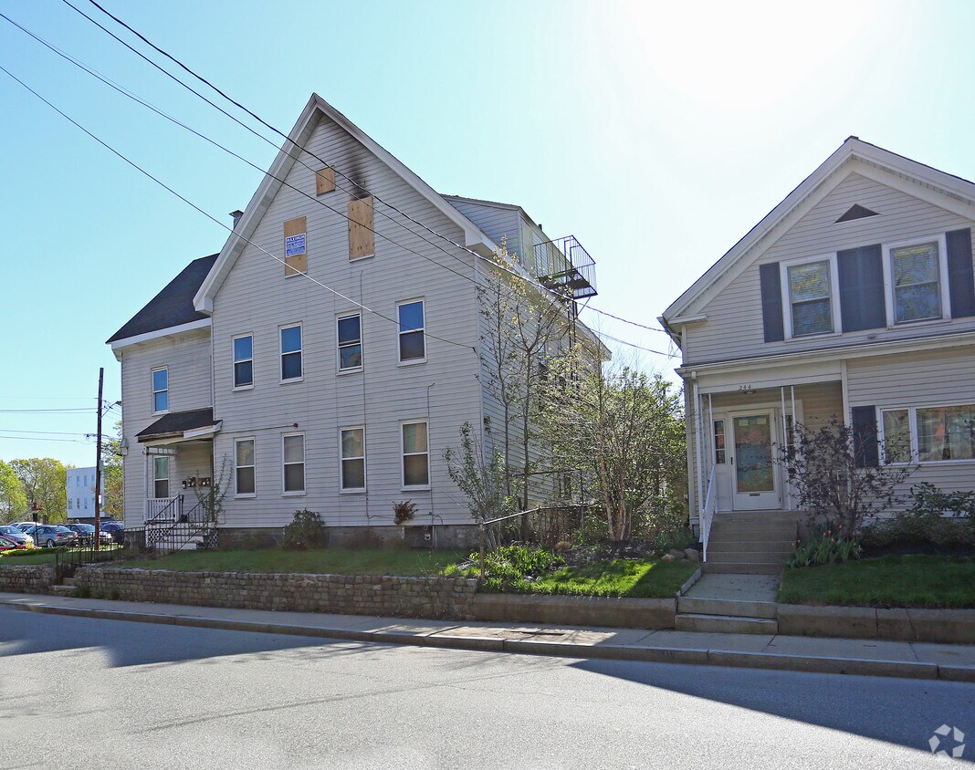 Building Photo - 240-244 Crescent St