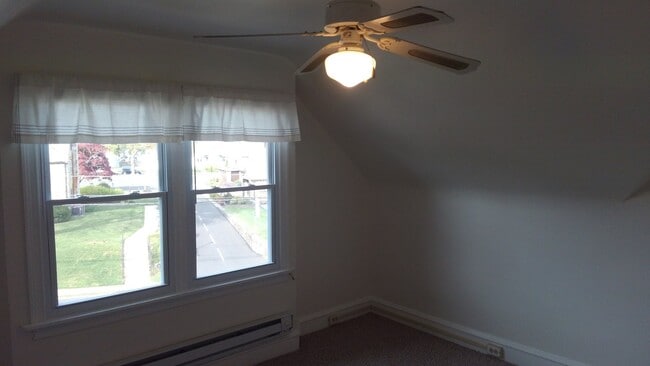 bedroom/ living room - 2116 Old Welsh Road