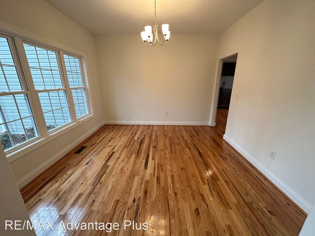 Building Photo - 4 br, 2.5 bath House - 102 Lake Pointe Court