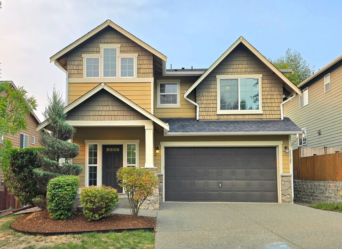 Foto principal - 4 Bedroom Home in Lake Stevens Now Available!