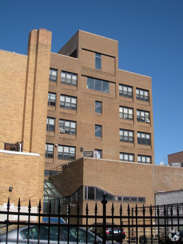 Primary Photo - 3050 31st St