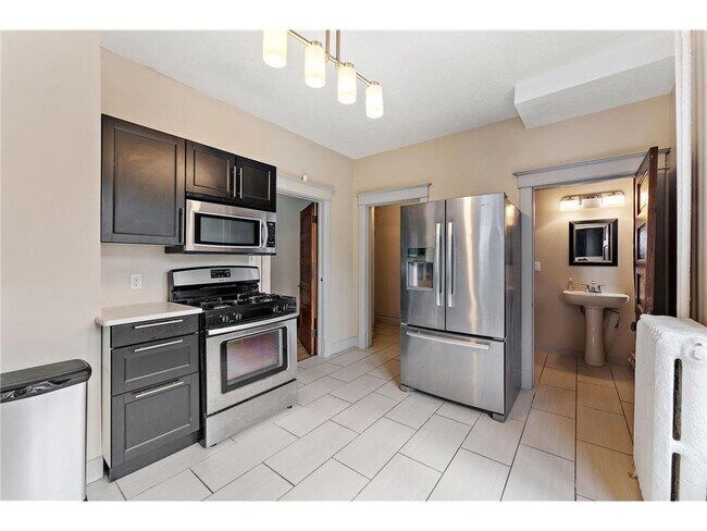 Building Photo - 882 Aurora Ave