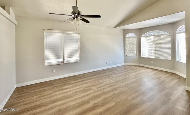 Foto del edificio - 4781 W Harrison St