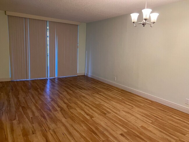 Foto del edificio - Pretty 1st Floor Davie Condo