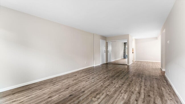 Foto del edificio - 1225 S Maple Rd