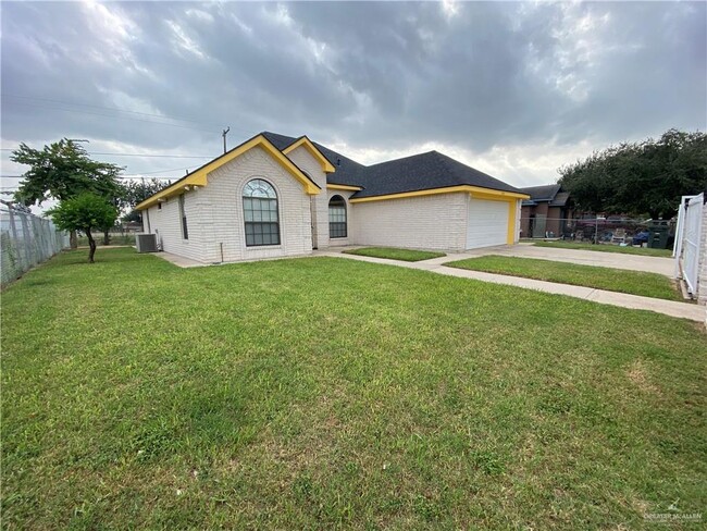 Building Photo - 2207 Paseo Encantado