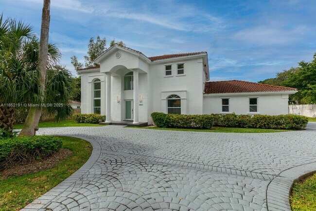 Building Photo - 18400 SW 77th Ct