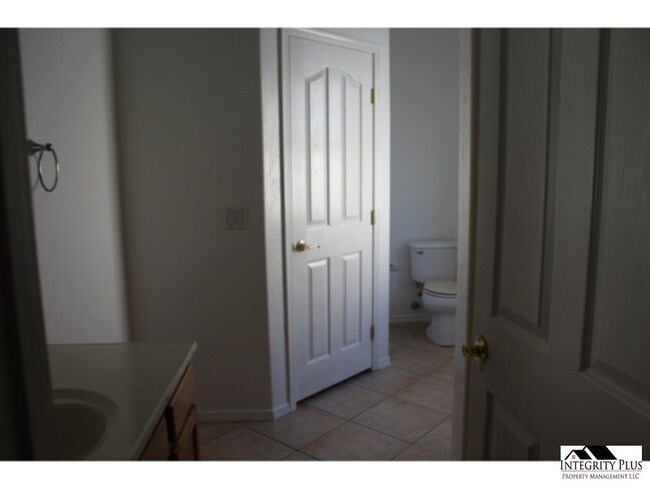 Building Photo - 4 bd 2 ba