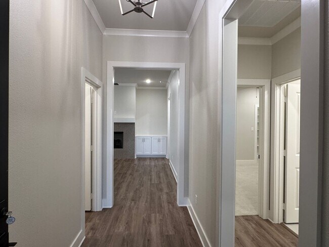 Foto del edificio - 7035 Hillside Ave