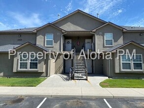 Building Photo - 1029 W Pine Ave