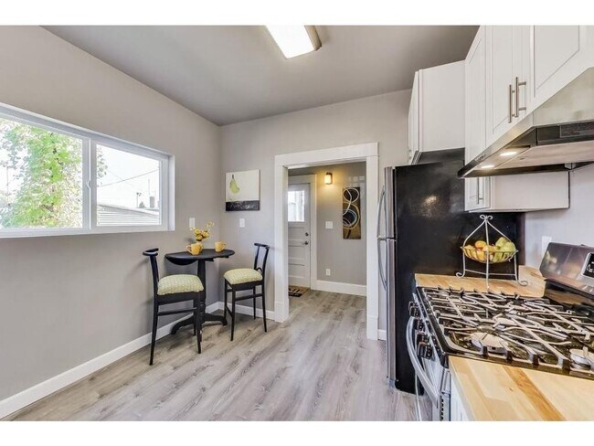Foto del edificio - Hamline University- Large and Spacious 6 Bedroom- June Move In