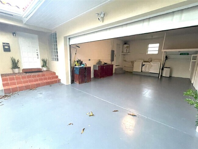 Foto del edificio - 1556 San Benito Ave